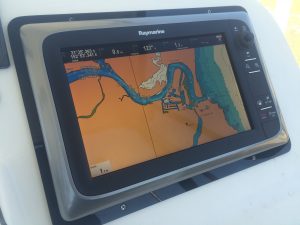 Raymarine E127 display
